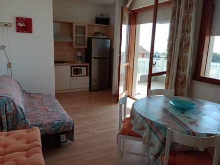 1028 - FRONTE MARE CON PISCINA
