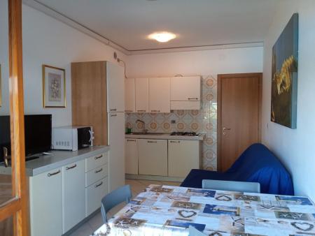 1034 - FRONTE MARE CON PISCINA
