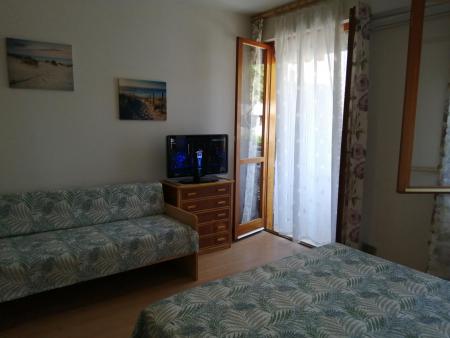 1088 - FRONTE MARE CON PISCINA