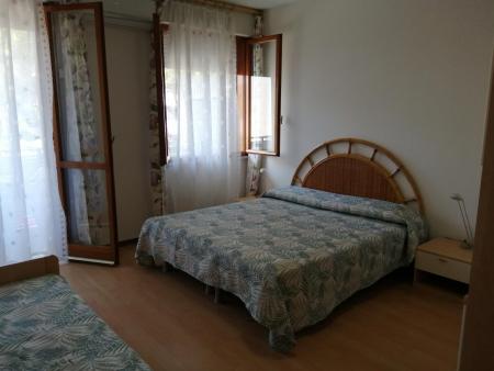 1088 - FRONTE MARE CON PISCINA