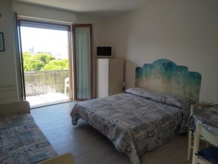 3114  - FRONTE MARE CON PISCINA