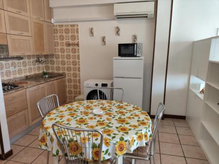 2044 - FRONTE MARE CON PISCINA