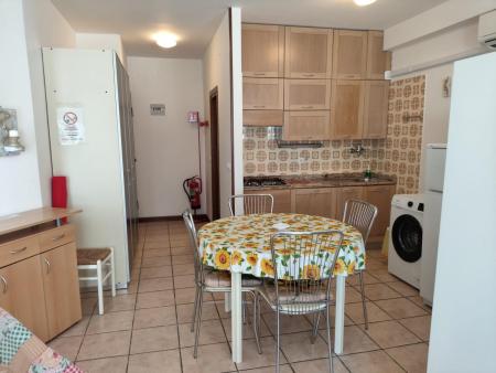 2044 - FRONTE MARE CON PISCINA