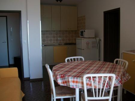 2039 - FRONTE MARE CON PISCINA