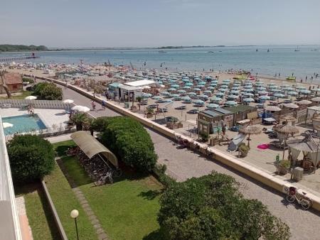 3059 - FRONTE MARE CON PISCINA