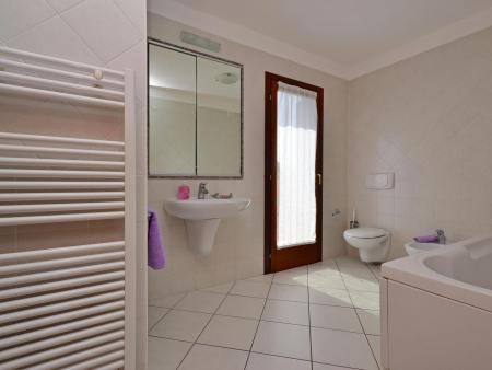 Villa con 3/4 camere da letto, piscina e giardino privato