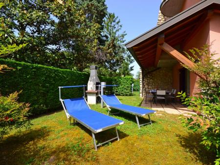 Villa con 3/4 camere da letto, piscina e giardino privato