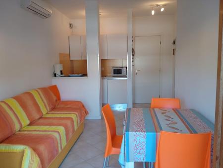 2038 - FRONTE MARE CON PISCINA