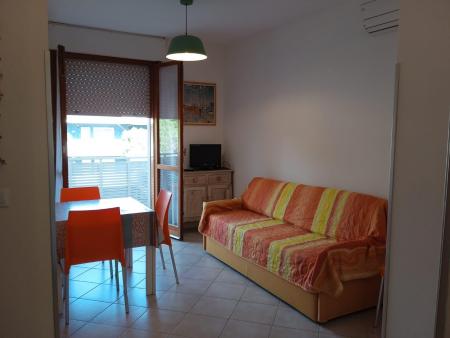 2038 - FRONTE MARE CON PISCINA