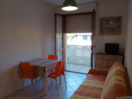2038 - FRONTE MARE CON PISCINA