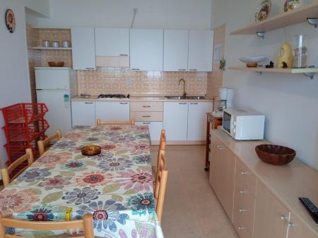 3118 - FRONTE MARE CON PISCINA