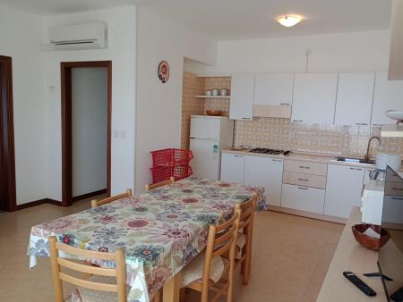 3118 - FRONTE MARE CON PISCINA