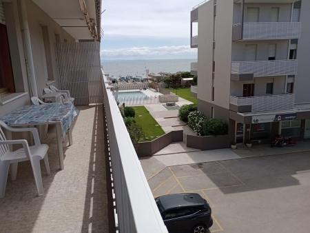 2096 - FRONTE MARE CON PISCINA