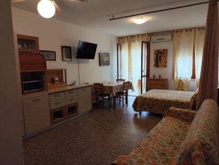 3112- FRONTE MARE CON PISCINA