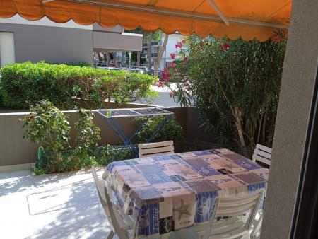 1080 - FRONTE MARE CON PISCINA