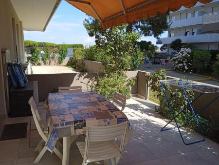 1080 - FRONTE MARE CON PISCINA
