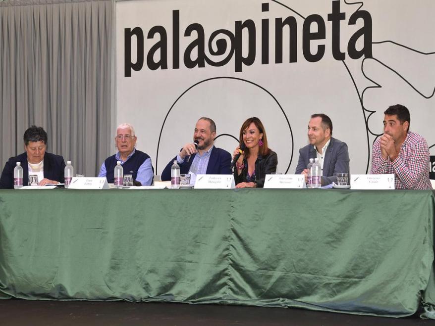Riprendono al PalaPineta gli “Incontri con l’autore e con il vino” edizione 2016