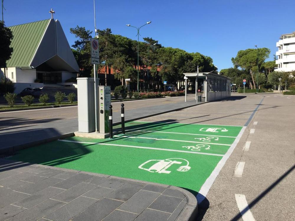 Lignano Sabbiadoro colonnine per veicoli elettrici e bike-sharing
