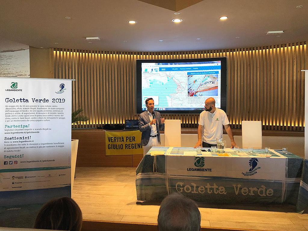 Conferenza Legambiente e Goletta Verde nelle acque del mare di Lignano