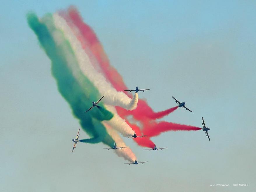 Grande spettacolo delle Frecce Tricolori a Lignano: presentata la nuova manovra