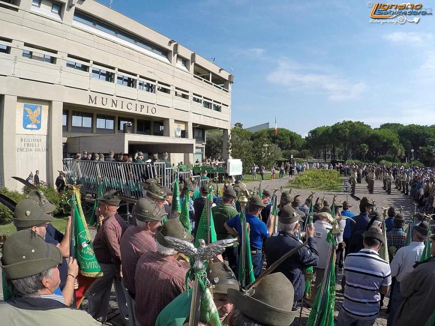 Lignano rende onore agli alpini: festeggiamenti per gli Artiglieri della Julia