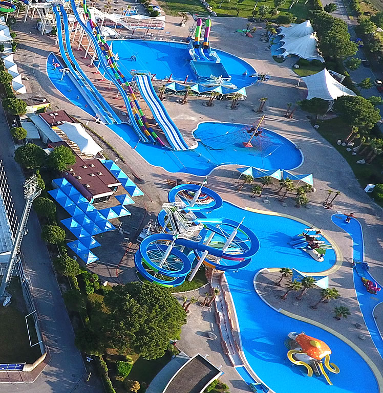 Parco giochi sull’acqua aquasplash a Lignano