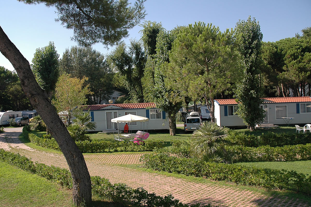 Camping a Lignano con case mobili e giardino privato