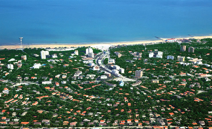 Vista panoramica dall'alto di Lignano Pineta