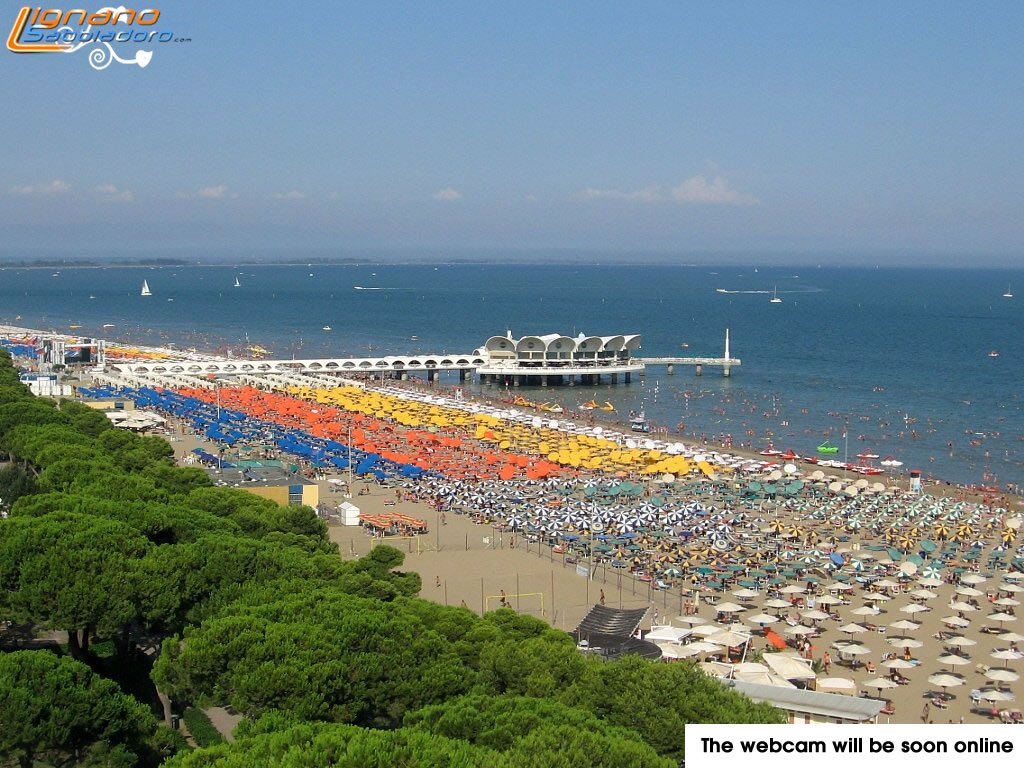 Webcam in Lignano Sabbiadoro with view of Terrazza a Mare and the beach