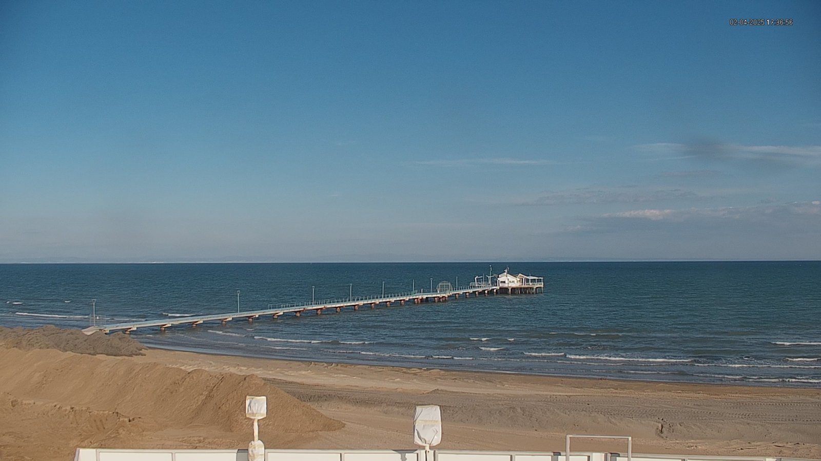 Webcam a Lignano Pineta, veduta sulla spiaggia e pontile