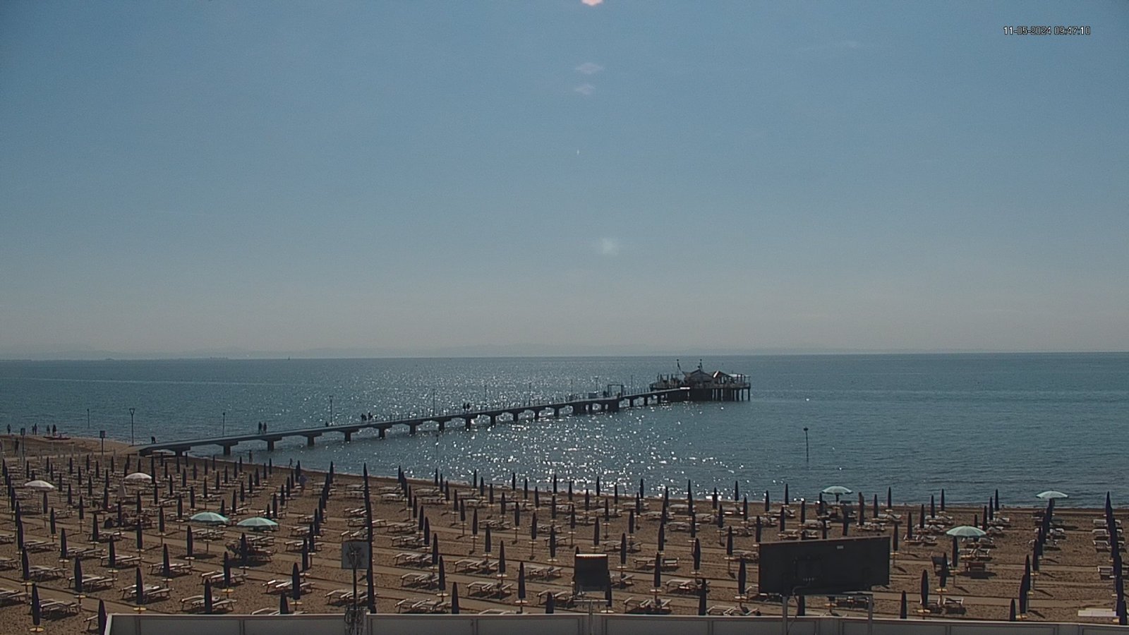 Webcam in Lignano Pineta view onto the pontile and the beach