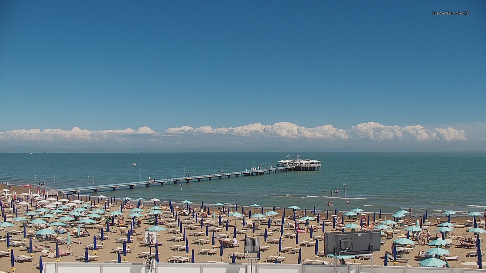 Webcam a Lignano Pineta, veduta sulla spiaggia e pontile