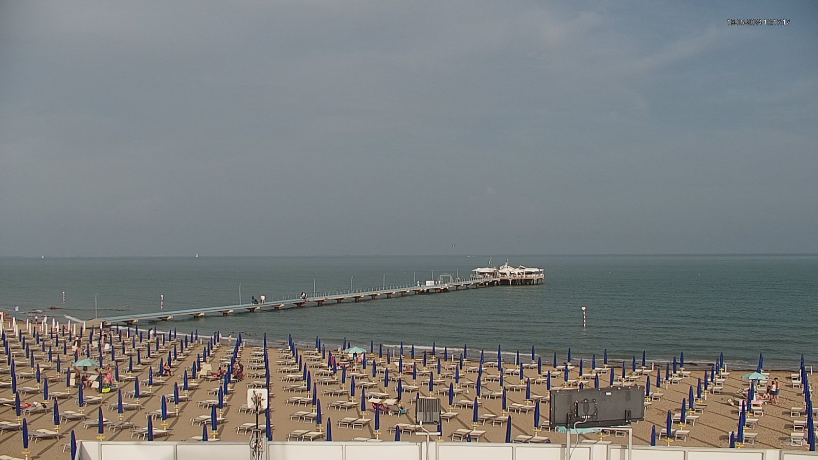 Webcam in Lignano Pineta mit Blick auf den Pontile und den Strand