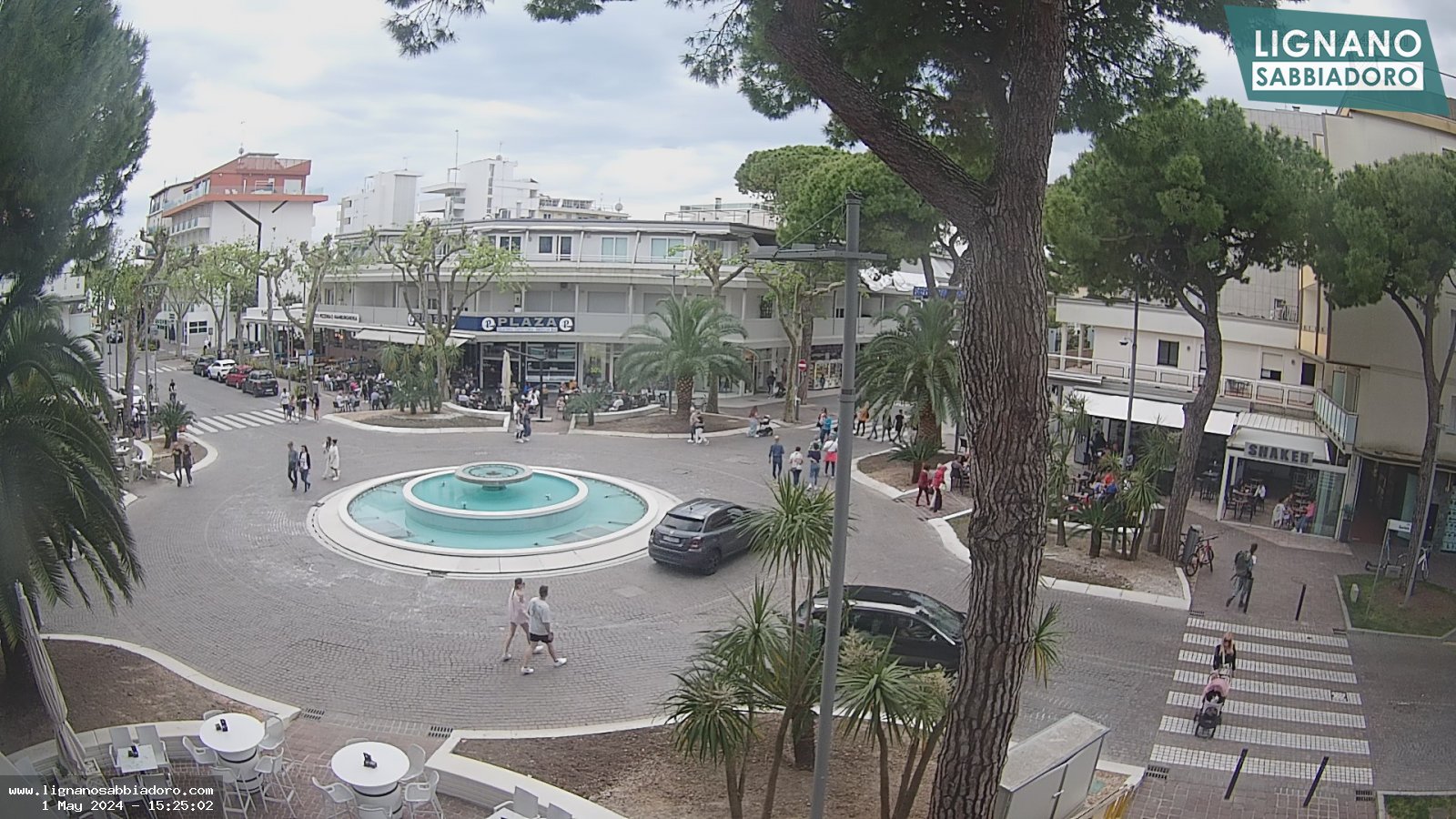 Webcam live streaming in Piazza Fontana in centro