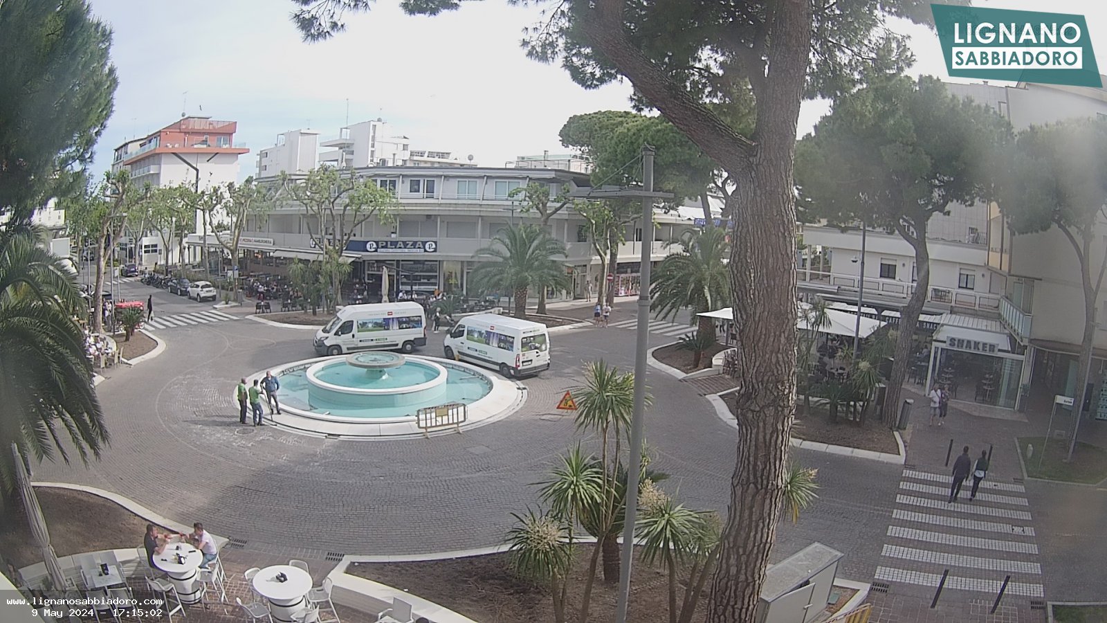 Webcam a Lignano Sabbiadoro con vista su piazza fontana e centro storico