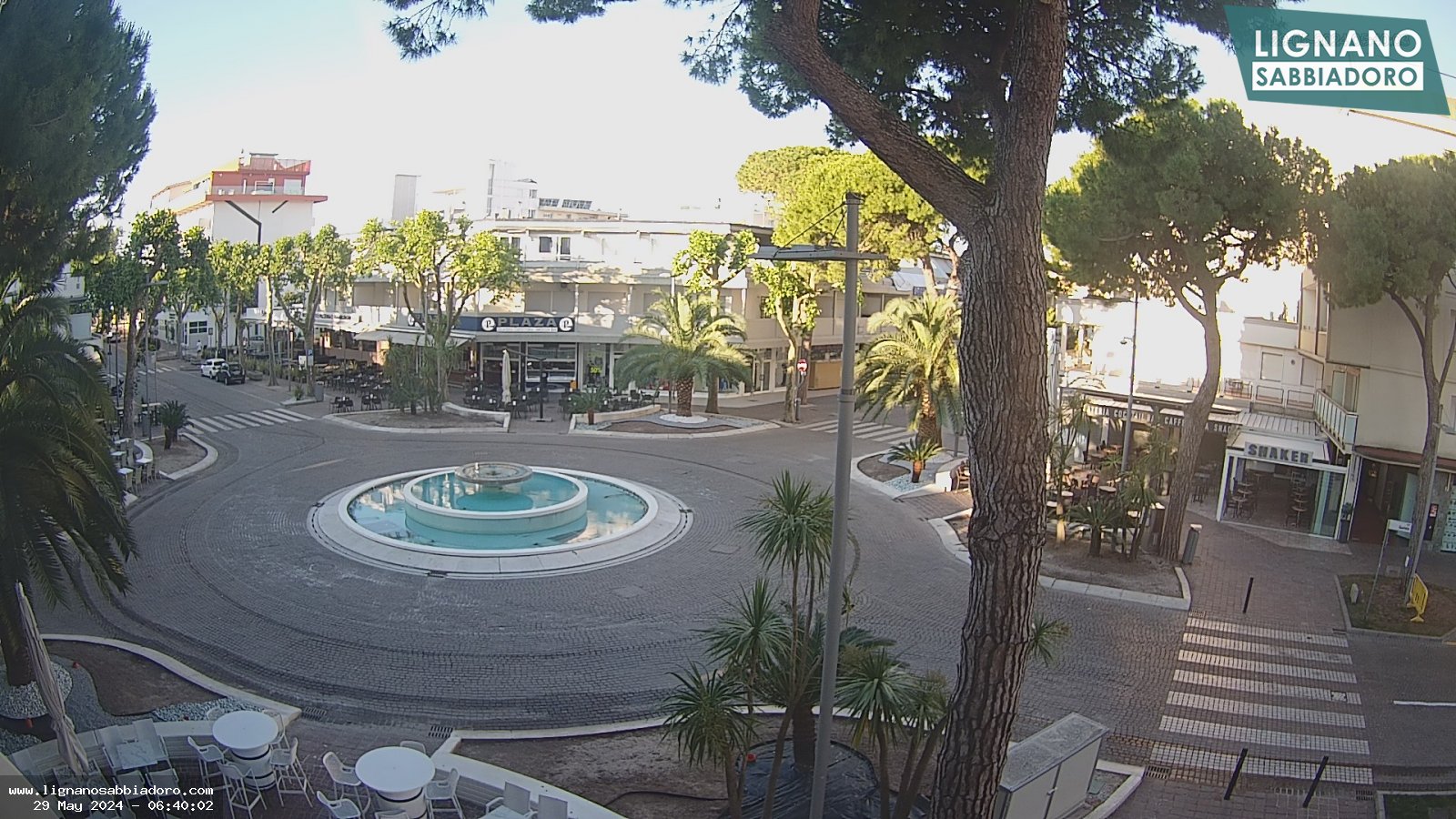 Webcam a Lignano Sabbiadoro con vista su piazza fontana e centro storico