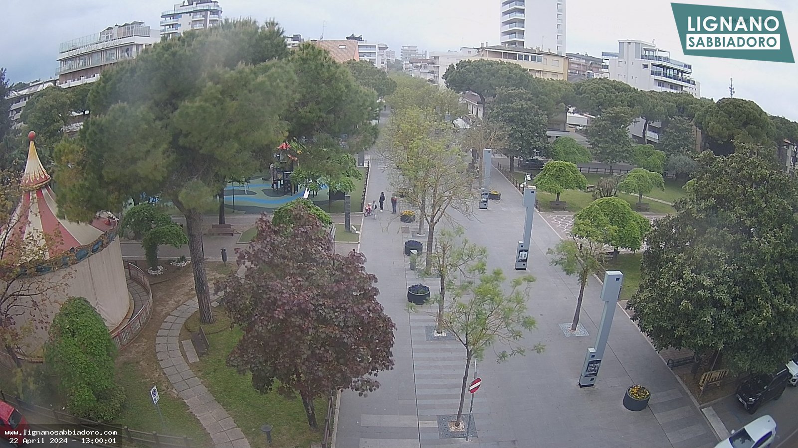 Immagine webcam con vista sul parco e sull'area pedonale