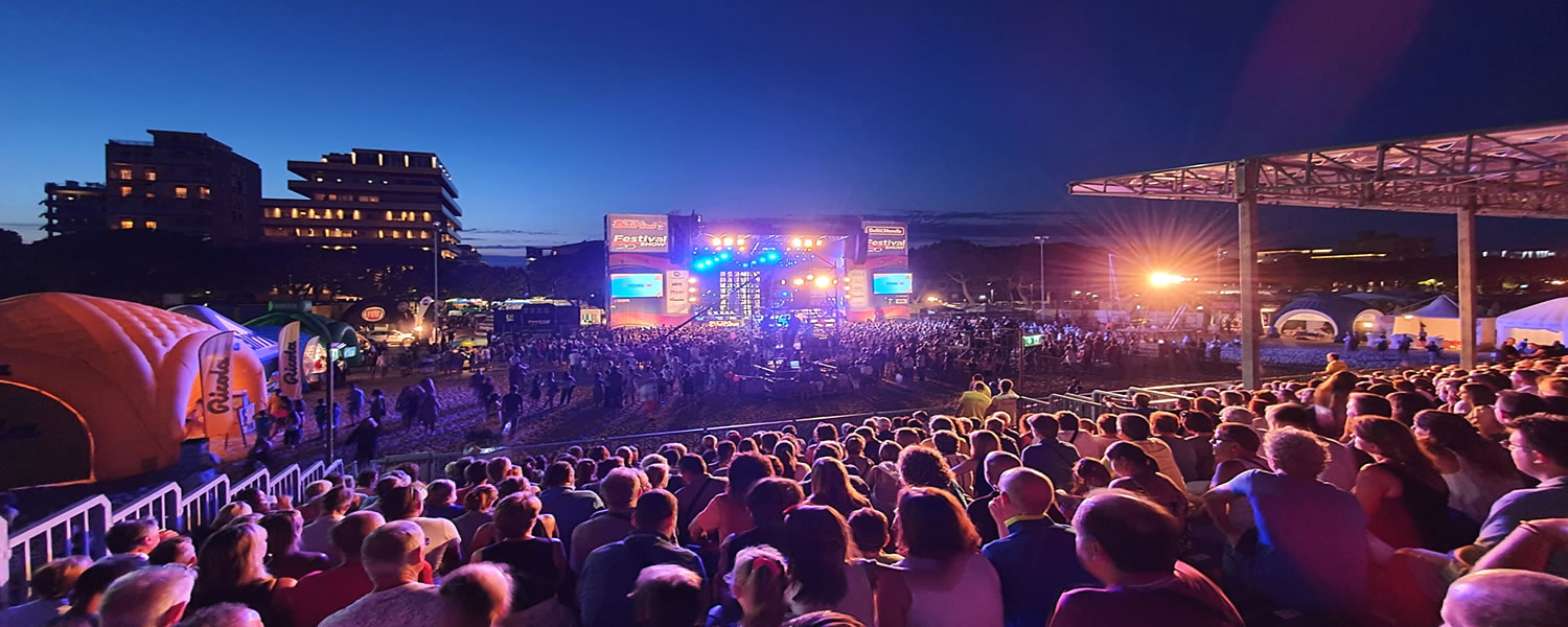 Concerto in spiaggia alla beach arena di Lignano